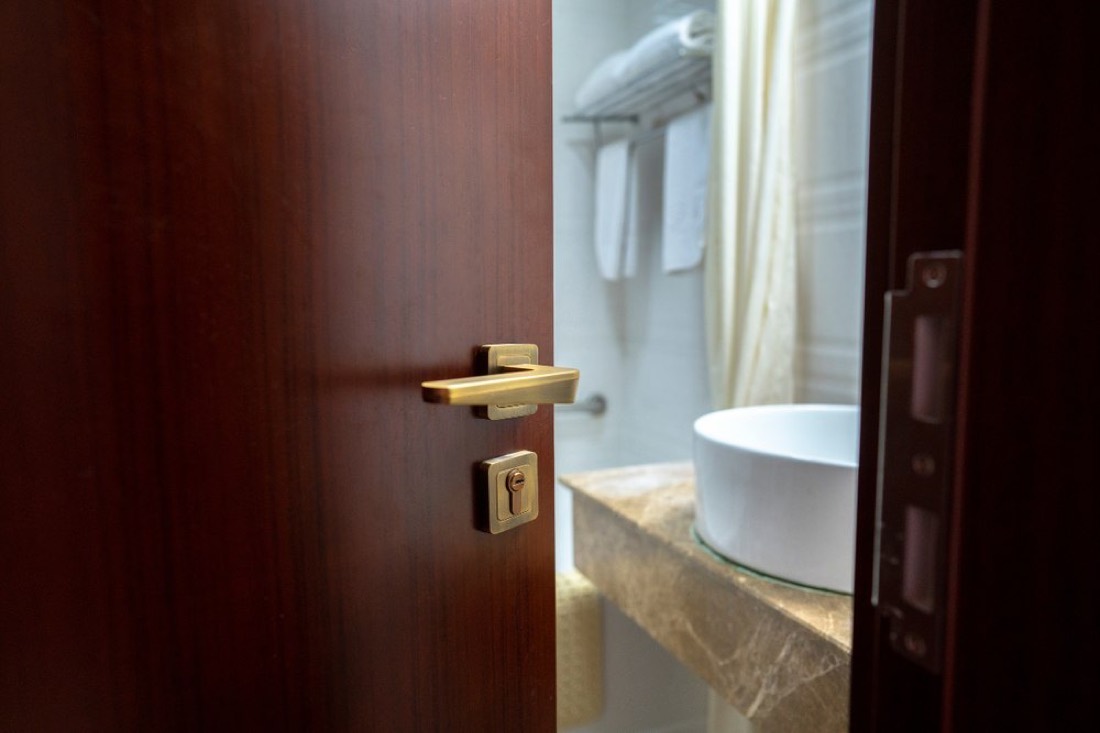 10 Daily Shower Habits That Breed Bathroom Mold